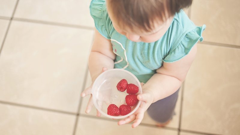 Qu’emporter pour les pauses encas de bébé ?