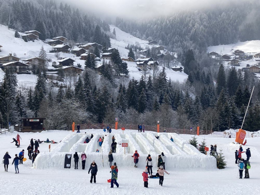 La Clusaz et son labyrinthe de neige